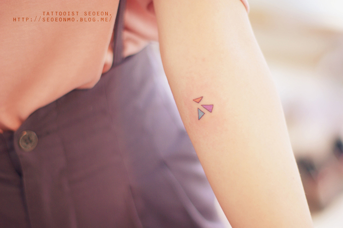 minimalistic-feminine-discreet-tattoo-seoeon-26