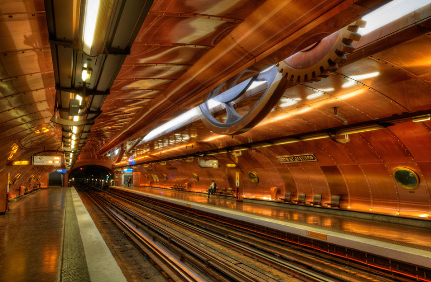 impressive-metro-subway-underground-stations-40__880