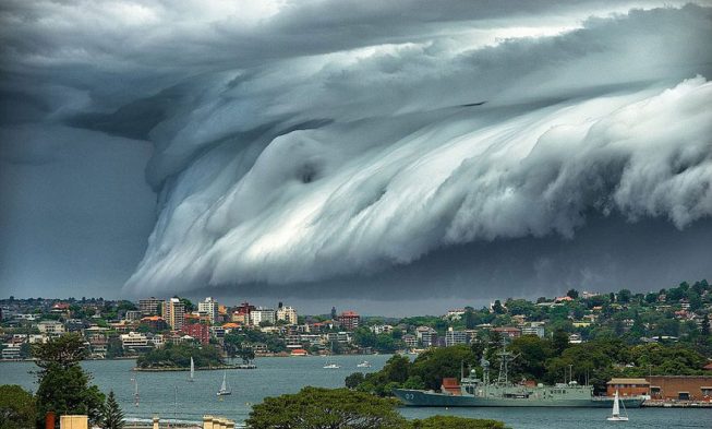 Dychberúca „oblačná tsunami“ sa prehnala mestom Sydney img
