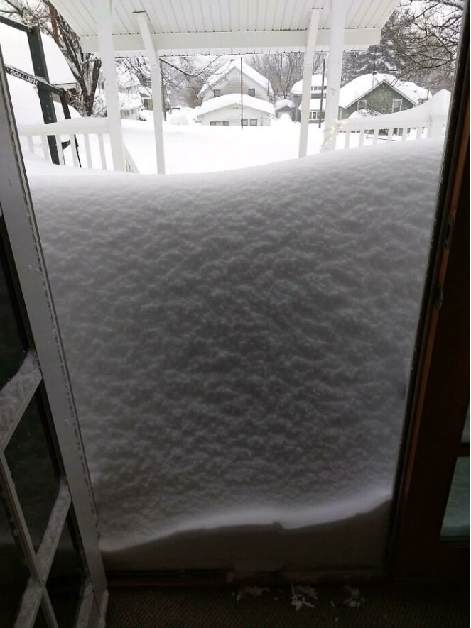pol metra snehu